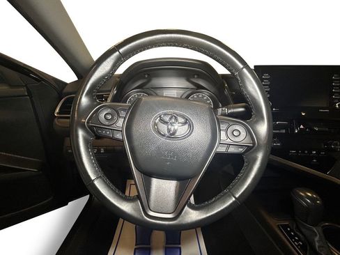 Used 2023 Toyota Camry SE image 12