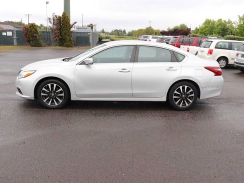 Used 2018 Nissan Altima 2.5 SV FWD image 8