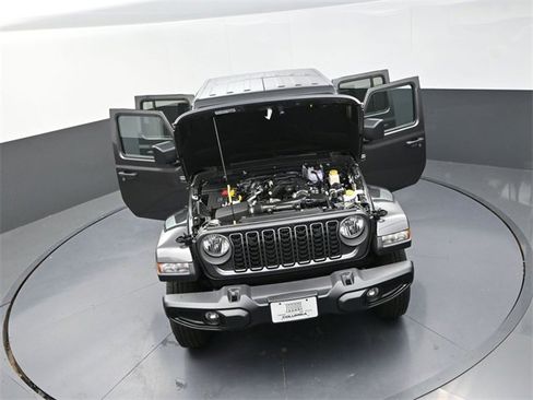 New 2025 Jeep Gladiator Sport image 18