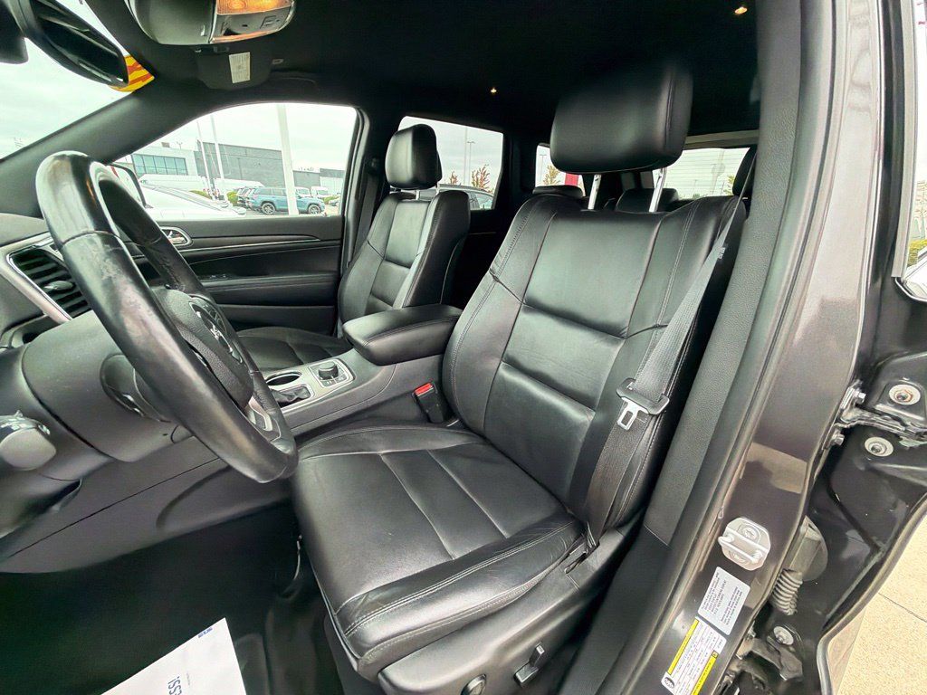 Used 2018 Jeep Grand Cherokee Limited AWD/4WD image 12