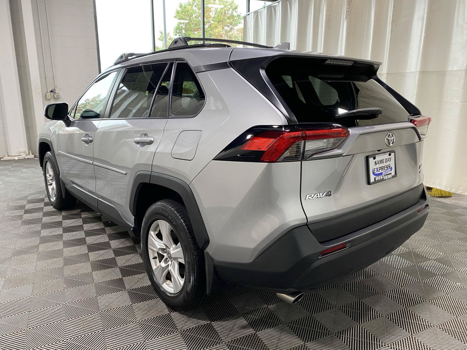 Used 2021 Toyota RAV4 XLE AWD/4WD image 6