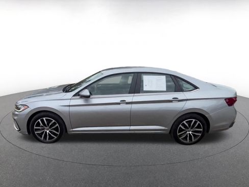 Used 2025 Volkswagen Jetta SE image 10