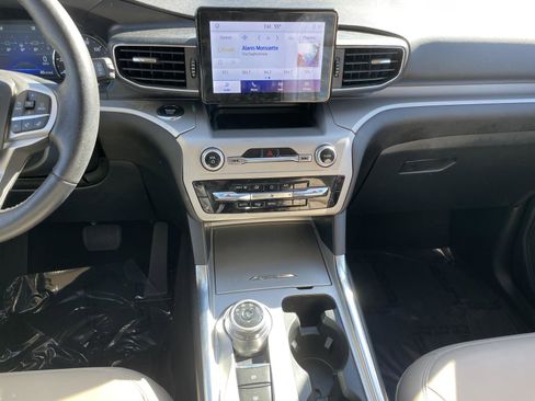 Used 2022 Ford Explorer XLT image 19