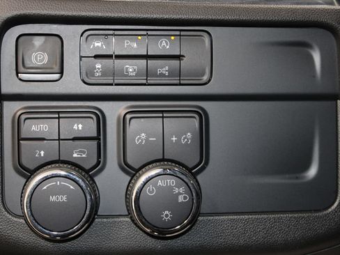 Used 2025 Chevrolet Tahoe LT AWD/4WD image 39