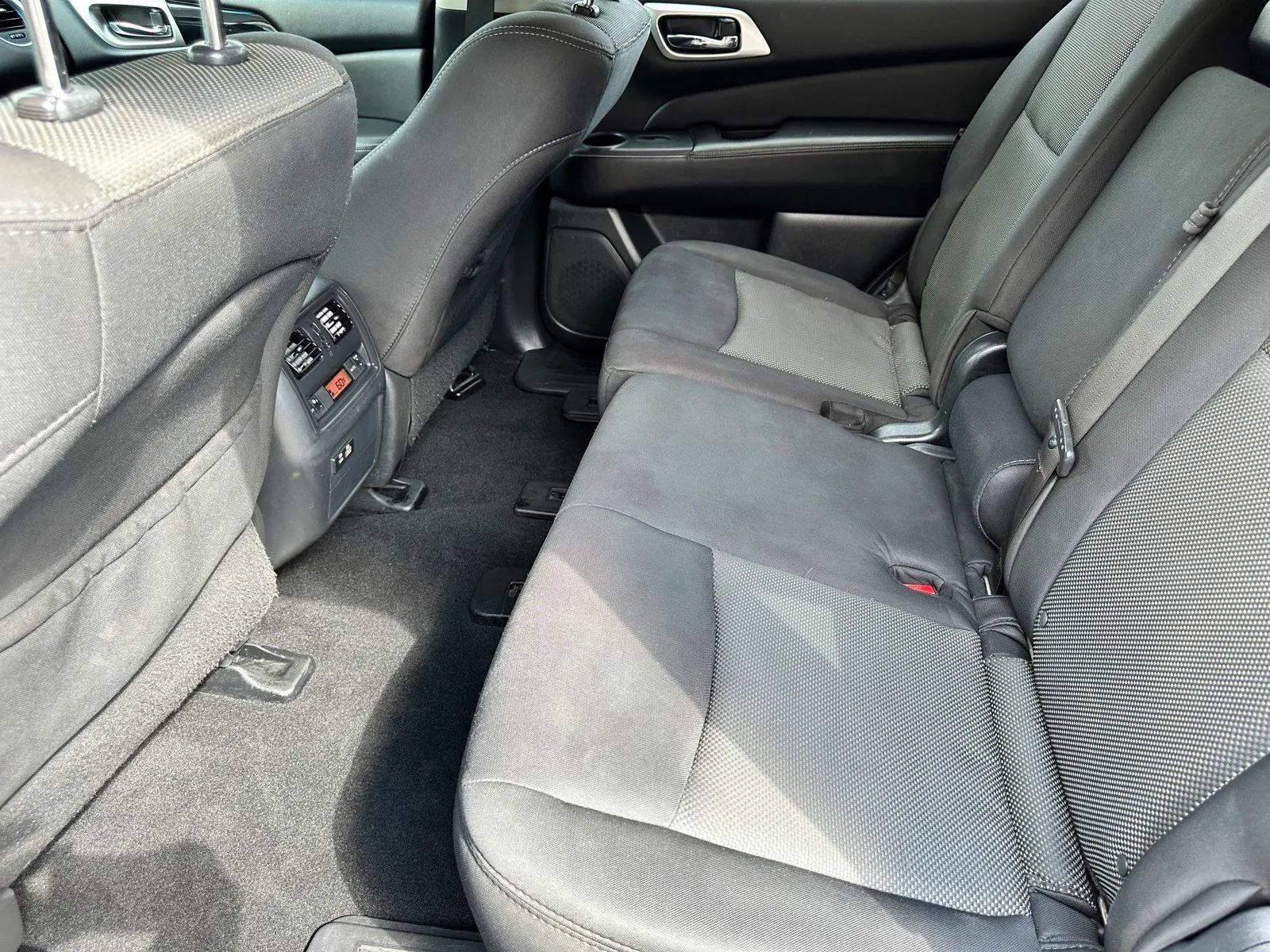 Used 2020 Nissan Pathfinder SV AWD/4WD image 17