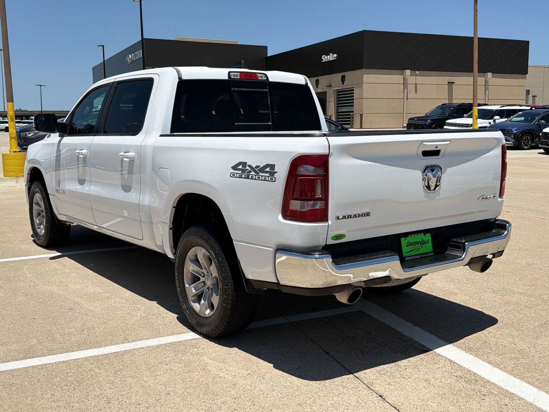 Used 2023 RAM 1500 Laramie AWD/4WD image 3
