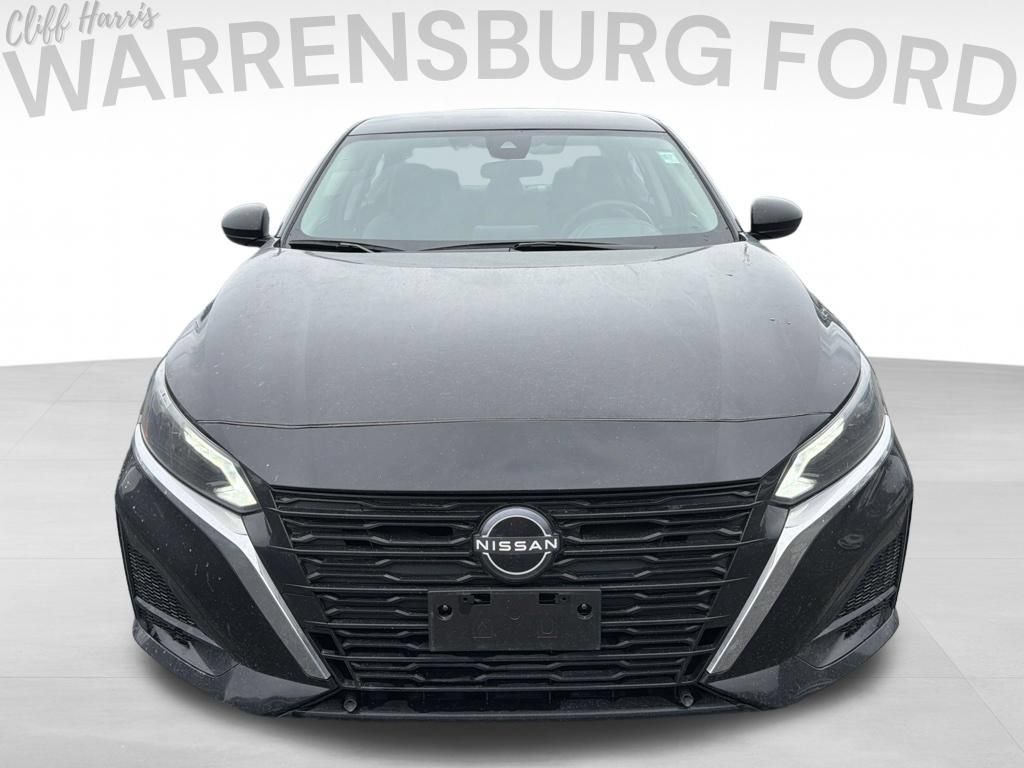 Used 2025 Nissan Altima 2.5 SV FWD image 2