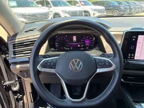 Used 2025 Volkswagen Atlas SEL AWD/4WD image 16