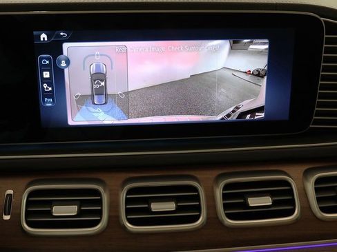 Used 2025 Mercedes-Benz GLS 580 4MATIC image 8