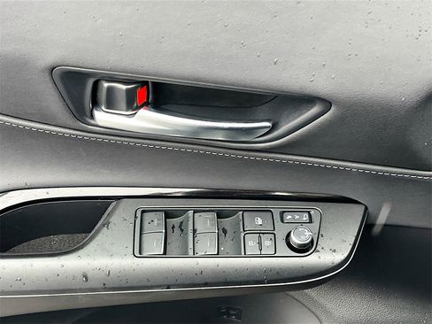 Used 2024 Toyota Venza LE image 18