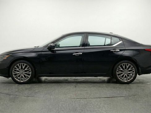 Used 2025 Nissan Altima 2.5 SV image 5
