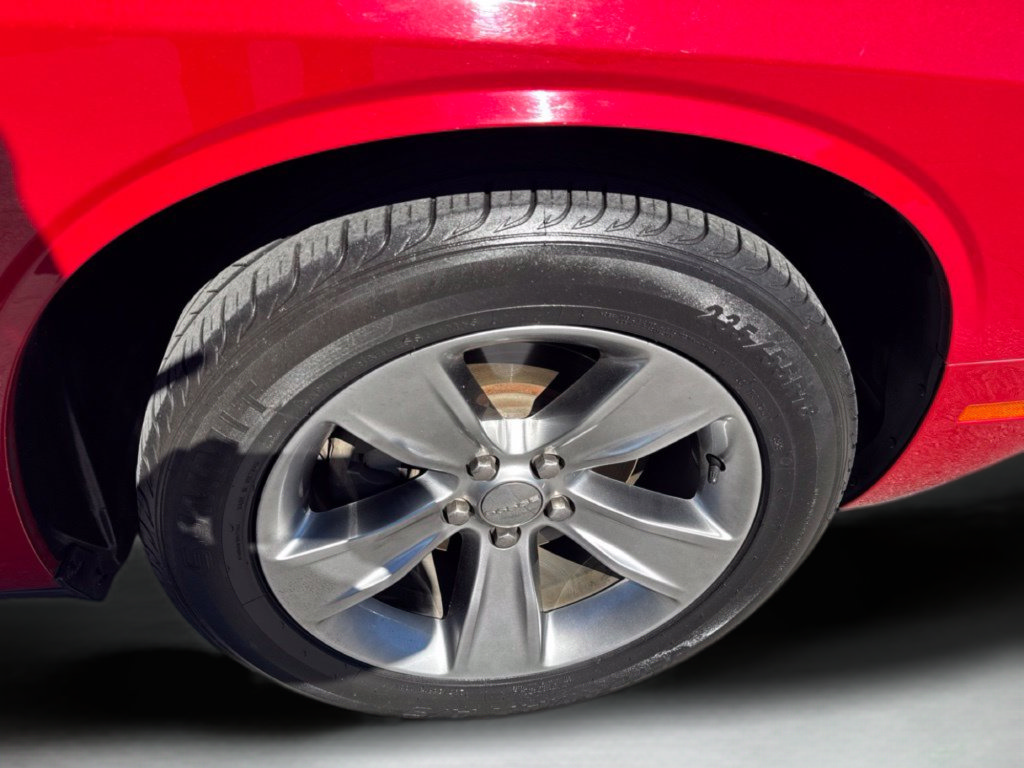 Used 2015 Dodge Challenger SXT w/ Driver Convenience Group RWD image 30