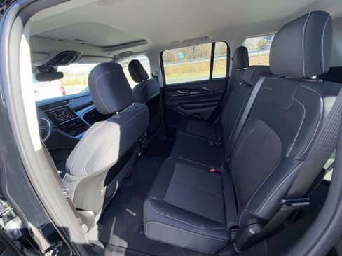 Used 2023 Jeep Grand Cherokee Laredo w/ Luxury Tech Group I image 24