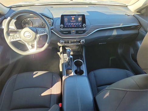 Used 2024 Nissan Altima 2.5 SV image 17