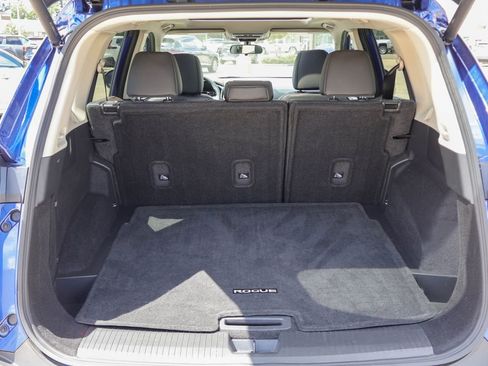 Used 2023 Nissan Rogue SV w/ SV Premium B Package image 8