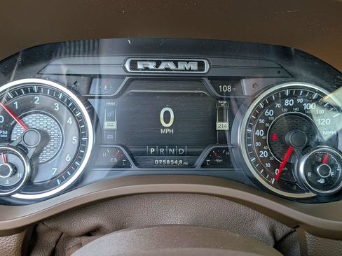 Used 2019 RAM 1500 Laramie AWD/4WD image 16
