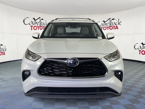 Used 2022 Toyota Highlander Limited image 3