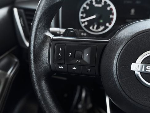 Used 2024 Nissan Rogue SV FWD image 31