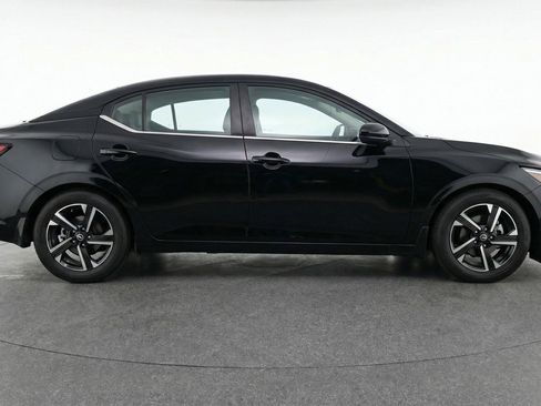 Used 2025 Nissan Sentra SV FWD image 11