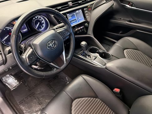 Used 2019 Toyota Camry SE w/ Carpet Mat Package FWD image 7