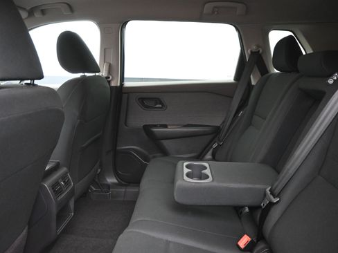 Used 2023 Nissan Rogue S image 11