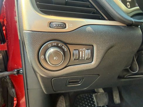 Used 2017 Jeep Cherokee Latitude w/ Cold Weather Group AWD/4WD image 13