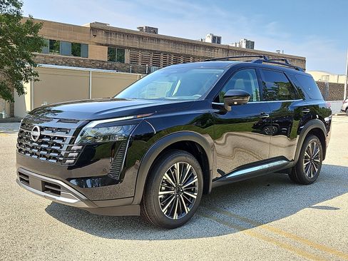New 2026 Nissan Pathfinder Platinum AWD/4WD image 3