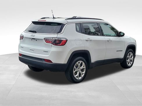 Used 2024 Jeep Compass Latitude AWD/4WD image 4