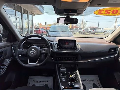 Used 2023 Nissan Rogue S image 7