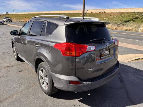 Used 2015 Toyota RAV4 XLE AWD/4WD image 4