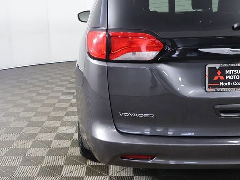 Used 2023 Chrysler Voyager LX image 12