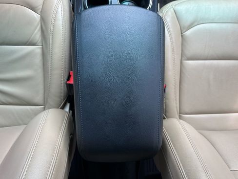 Used 2017 Ford Explorer XLT w/ Equipment Group 202A FWD image 43