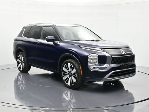 Used 2025 Mitsubishi Outlander SEL image 3