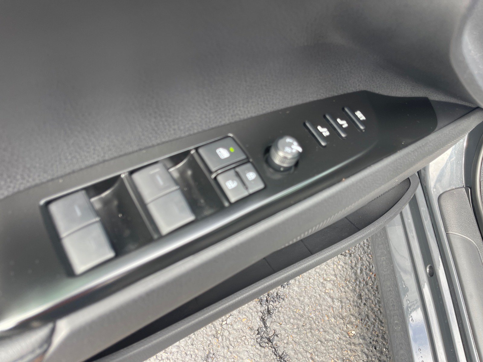 Used 2026 Toyota Camry XLE w/ Premium Plus Package FWD image 8
