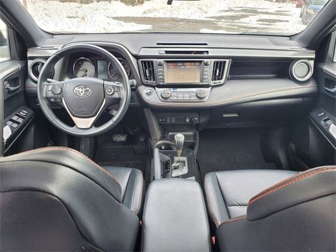 Used 2016 Toyota RAV4 SE image 11
