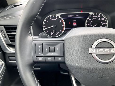 Used 2025 Nissan Rogue SV AWD/4WD image 22