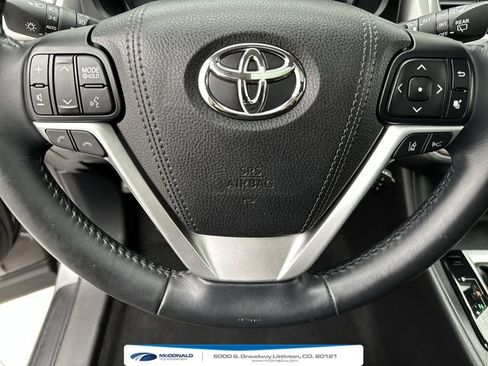 Used 2017 Toyota Highlander XLE AWD/4WD image 14