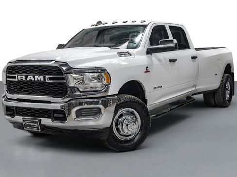 Used 2019 RAM 3500 Tradesman w/ Chrome Appearance Group AWD/4WD image 4