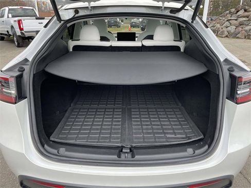 Used 2023 Tesla Model Y Long Range image 10