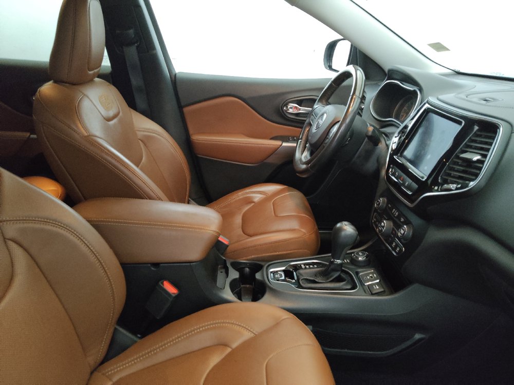 Used 2019 Jeep Cherokee Overland w/ Technology Group AWD/4WD image 21