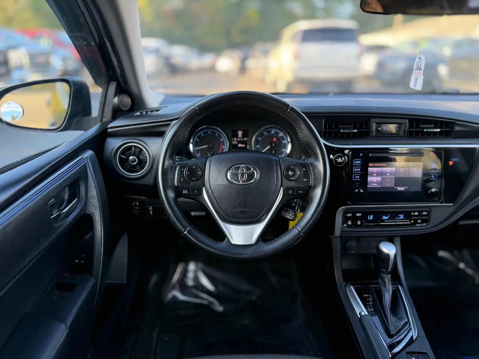 Used 2019 Toyota Corolla SE w/ Carpet Mat Package (TMS) FWD image 12