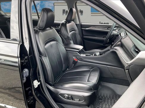 Used 2024 Jeep Grand Cherokee L Limited w/ Luxury Tech Group II image 7