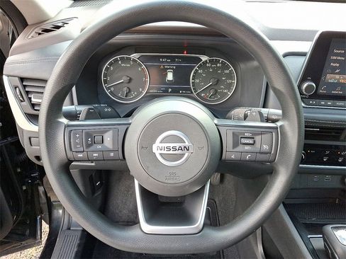 Used 2021 Nissan Rogue S image 18