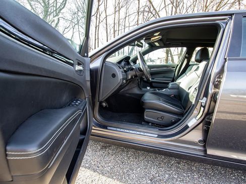 Used 2018 Chrysler 300 S w/ Safetytec Plus Group image 8