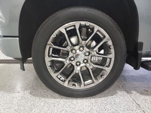 Used 2025 Chevrolet Silverado 1500 High Country w/ Technology Package image 16