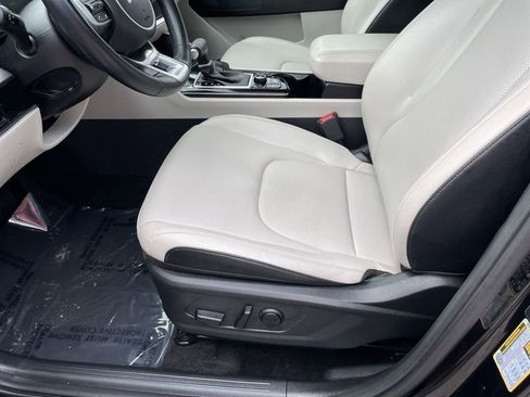 Used 2025 Kia Sportage EX FWD image 8