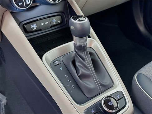 Certified 2024 Hyundai Venue Limited image 27