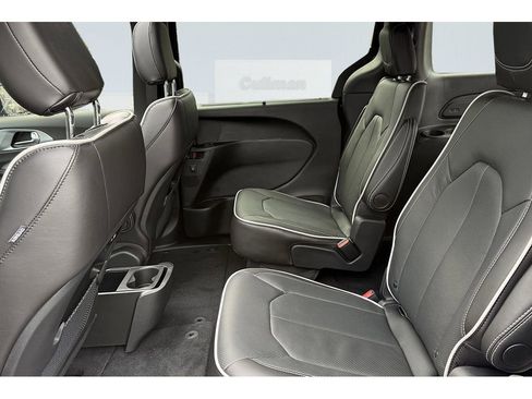 New 2026 Chrysler Pacifica Limited w/ S Appearance Package image 16
