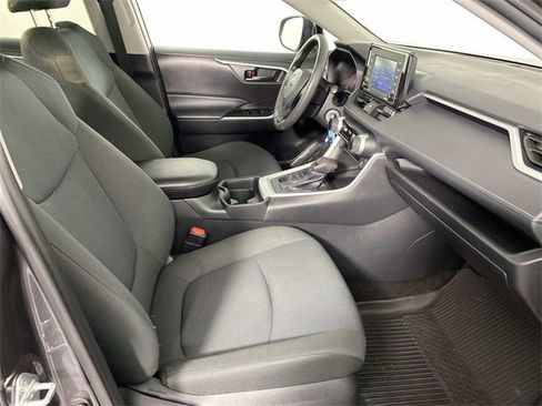 Used 2021 Toyota RAV4 LE image 9