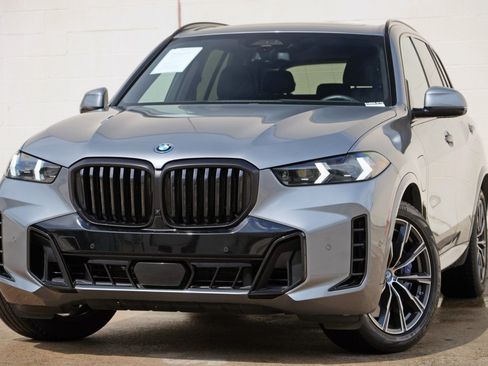 Used 2024 BMW X5 xDrive50e w/ M Sport Package AWD/4WD image 3